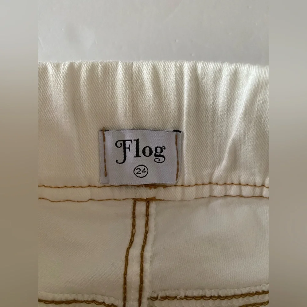 Bevy Flog Women's Size 24 White Cotton Denim Tapered Leg Utility Pocket Jogger